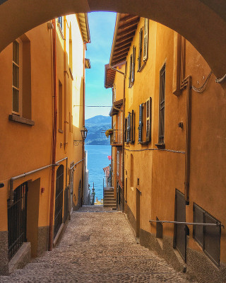 The first glimpse of Lake Como 